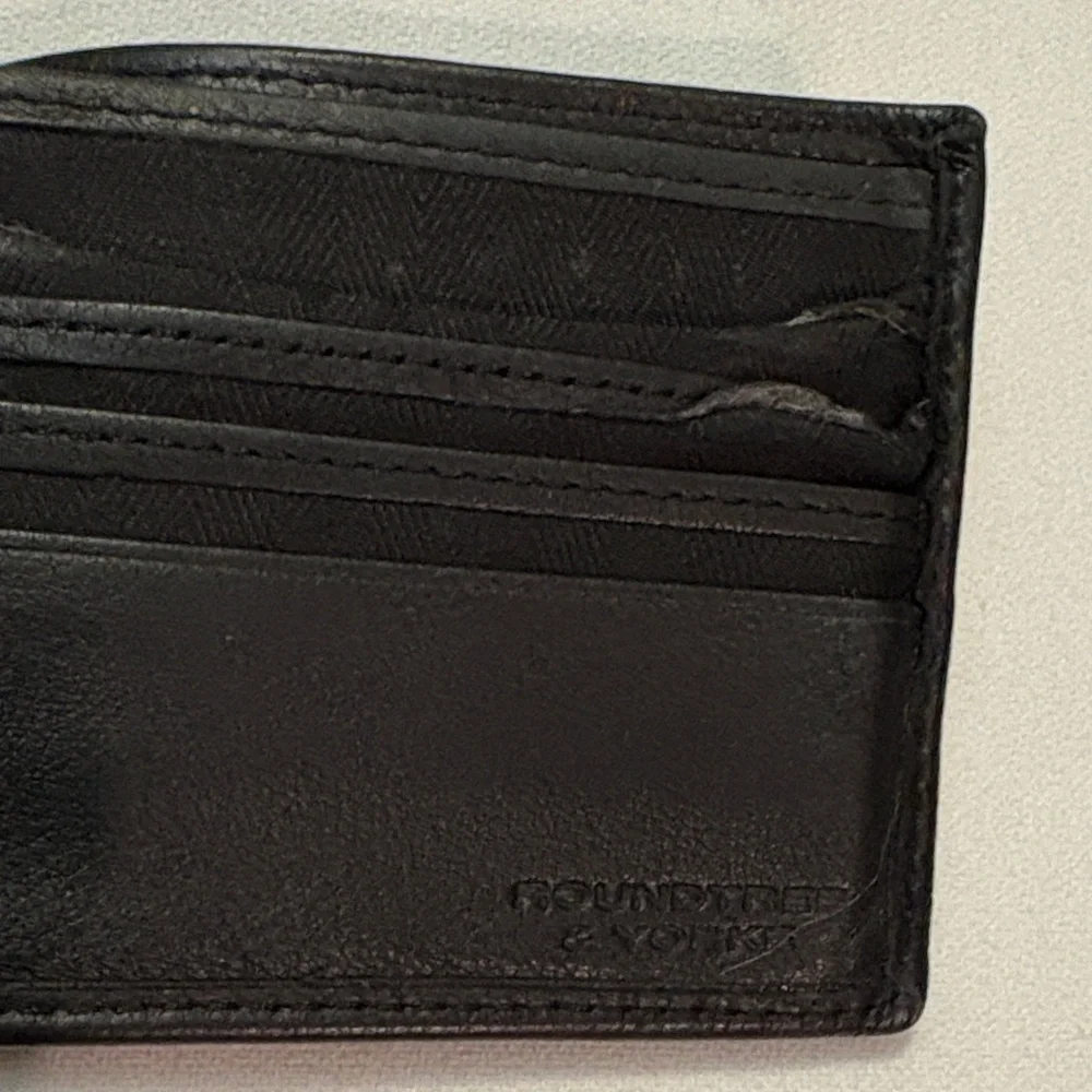 Roundtree & Yorke Classic Black Leather Card Holder